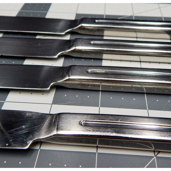 Retroneu INFINITE Stainless Dinner Knives Serrated 18/8 Korea Glossy Flatware 4P - Picture 8 of 9